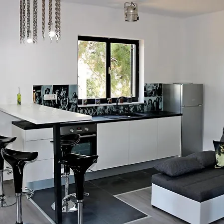 4 Bedroom Stunning In Holiday home
