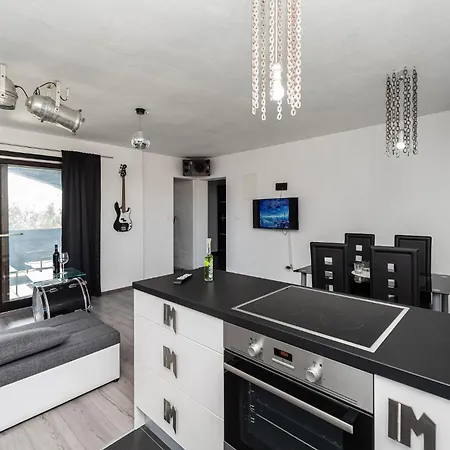 4 Bedroom Stunning In Holiday home *