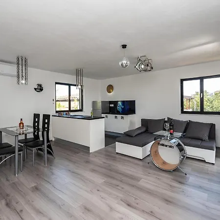 Holiday home 4 Bedroom Stunning In *