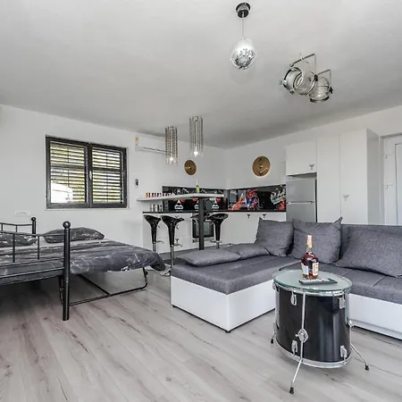 Holiday home 4 Bedroom Stunning In *