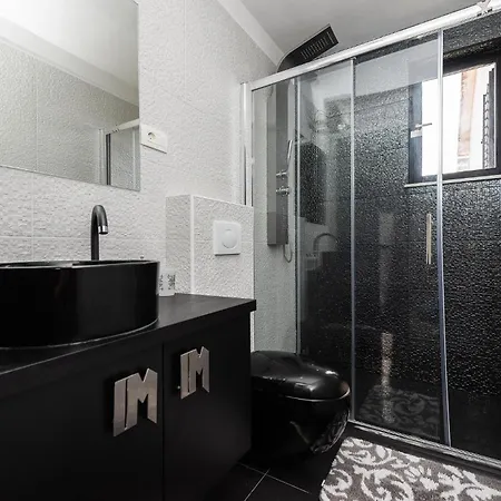4 Bedroom Stunning In Holiday home