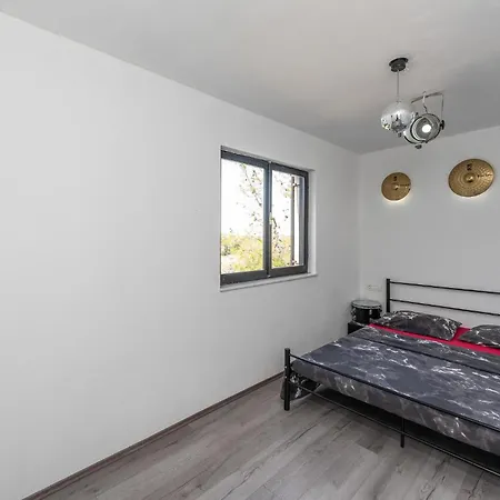 4 Bedroom Stunning In