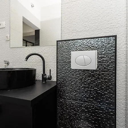 4 Bedroom Stunning In Holiday home Privlaka (Zadar)