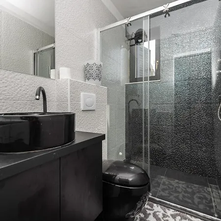 4 Bedroom Stunning In Holiday home